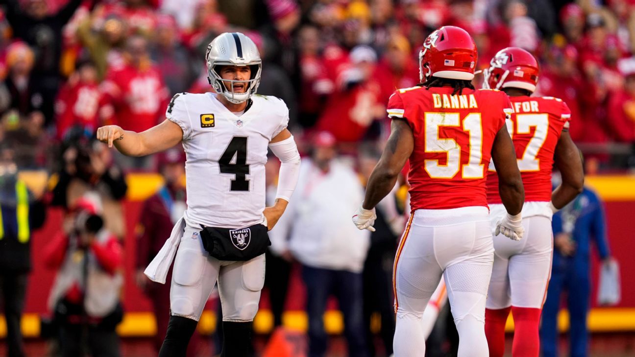 Chiefs roll to record-setting 48-9 victory over Raiders