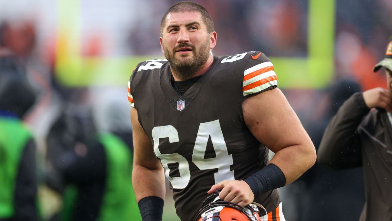 JC Tretter, former Cleveland Browns center, retires after 8 seasons in NFL  but remains NFLPA president - ESPN