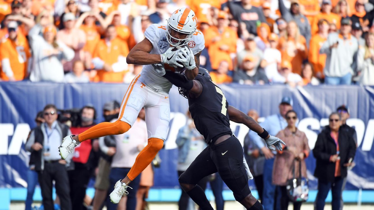 October 16, 2021: Cedric Tillman #4 of the Tennessee Volunteers catches the  ball for a touchdown during the NCAA football game between the University  of Tennessee Volunteers and the Ole Miss Rebels