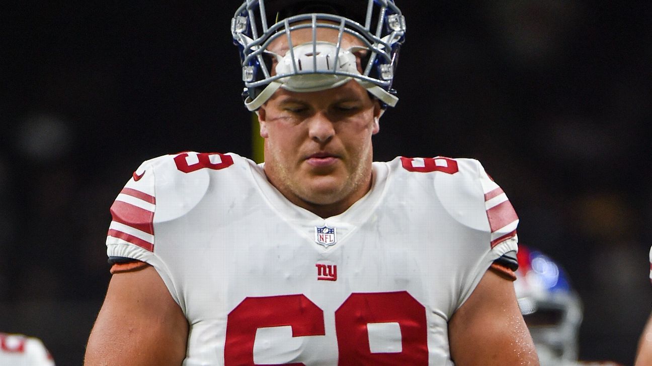 New York Giants center Billy Price (69) watches a replay after a