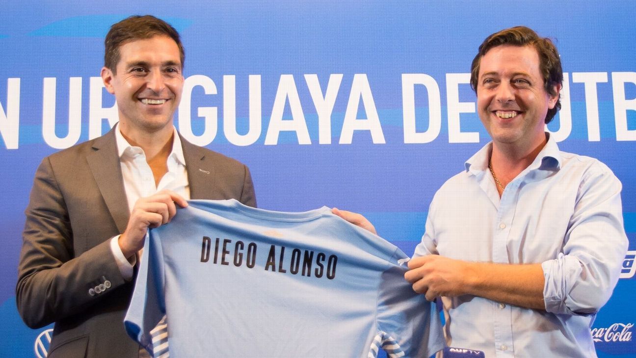 El presidente de la AUF comunicó a los clubes que no ofreció renovar contrato a Diego Alonso