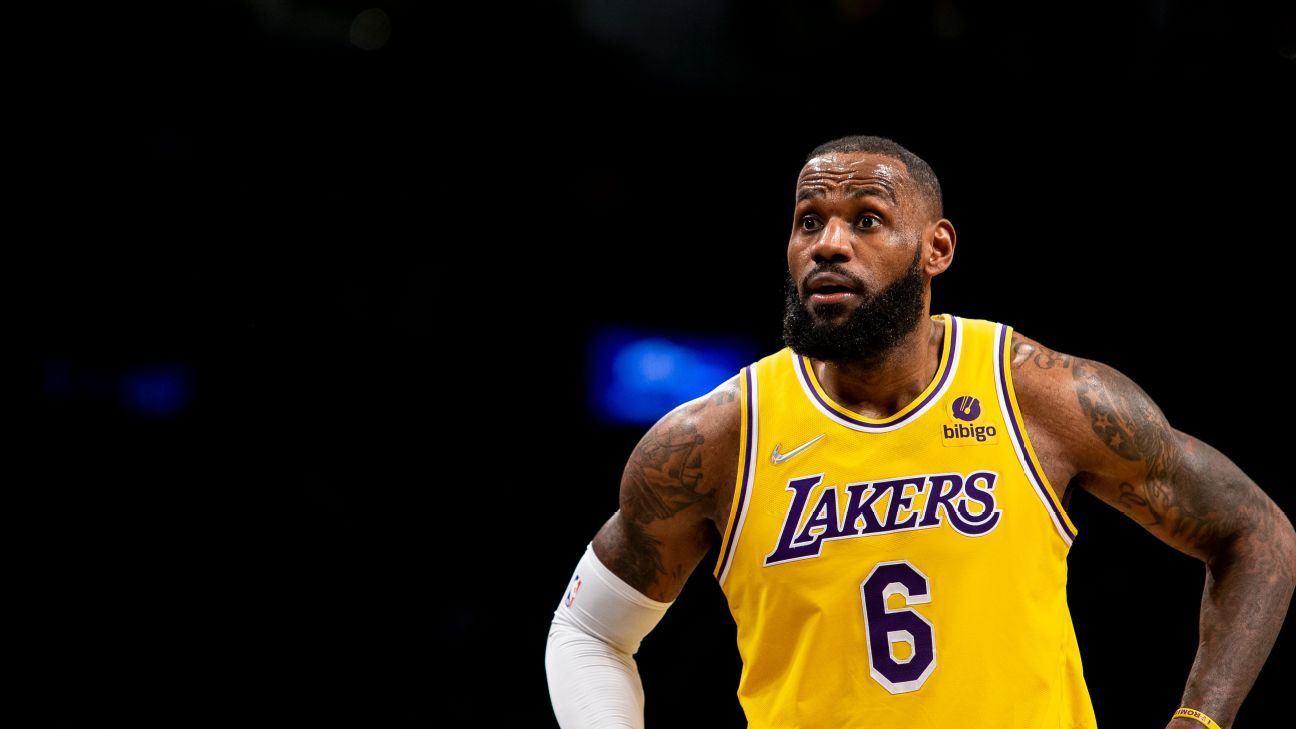LeBron James returns to Los Angeles for treatment on injured knee, out until swe..