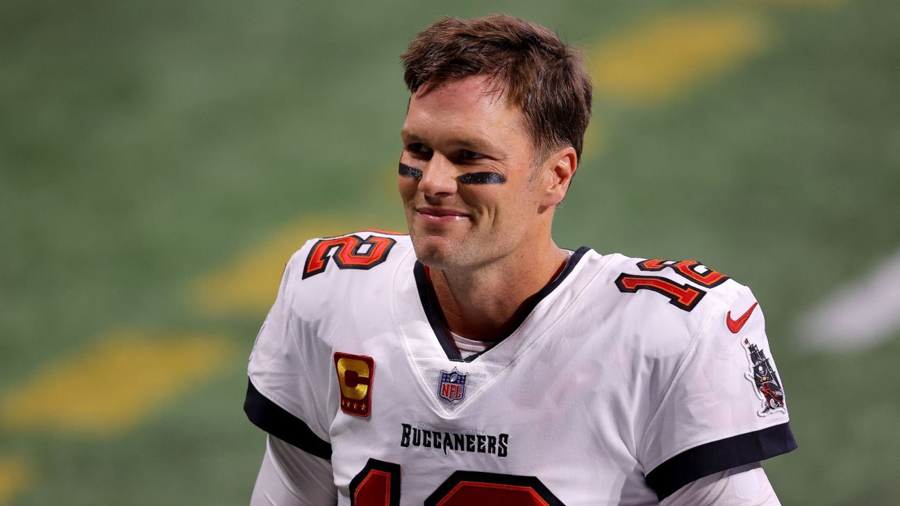 Yahoo Sports on X: First pictures of Tom Brady in a @Buccaneers