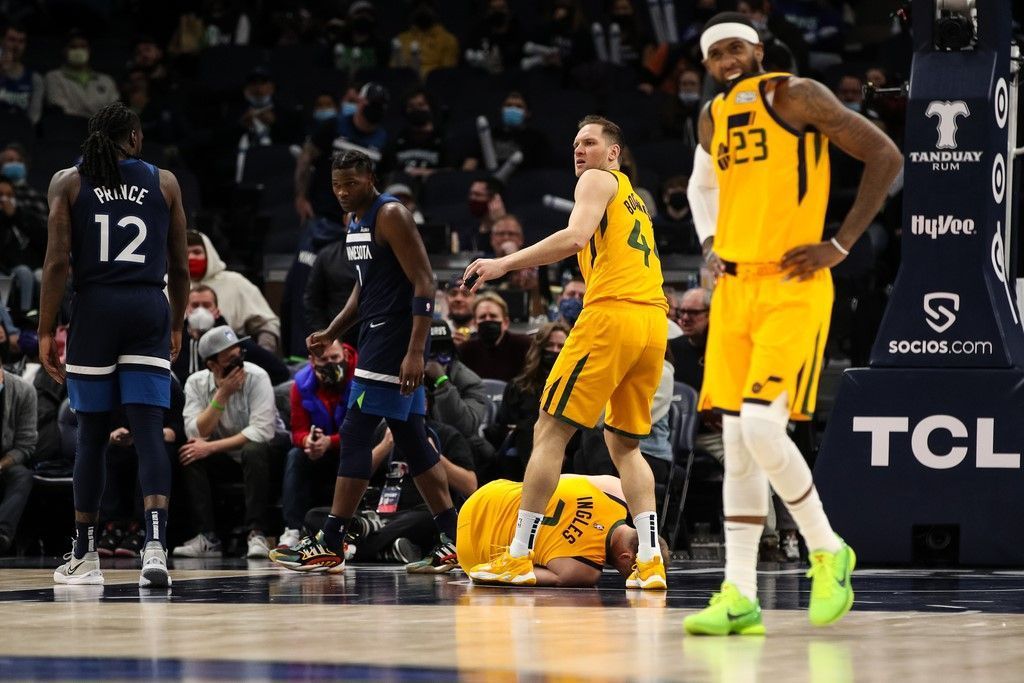 Joe Ingles could suffer a serious injury to his left knee