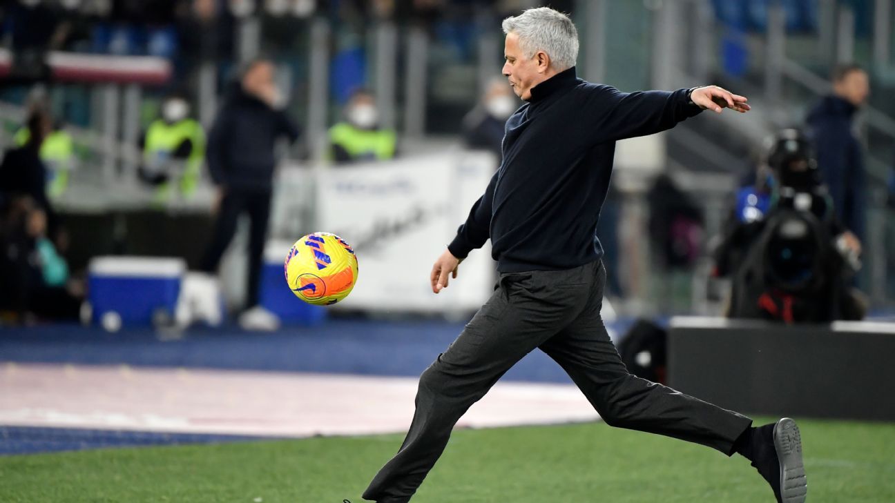 Roma&#39;s Jose Mourinho sent off for kicking ball, making telephone gesture  toward referee