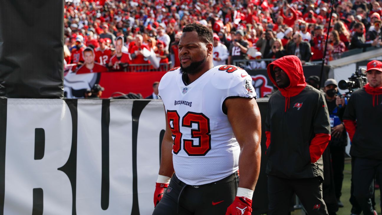 Eagles add Ndamukong Suh to beef up defensive line