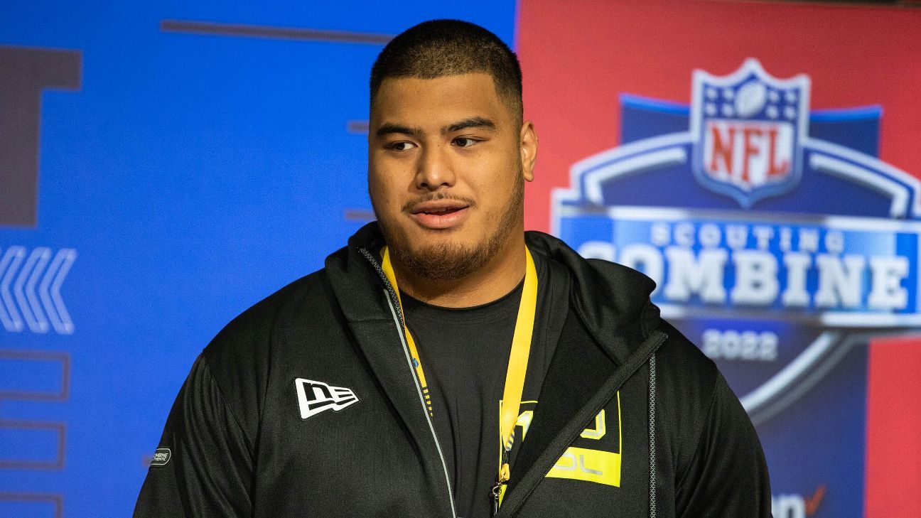 Minnesota offensive tackle Daniel Faalele tips NFL combine scales at 6-foot-8, 3..