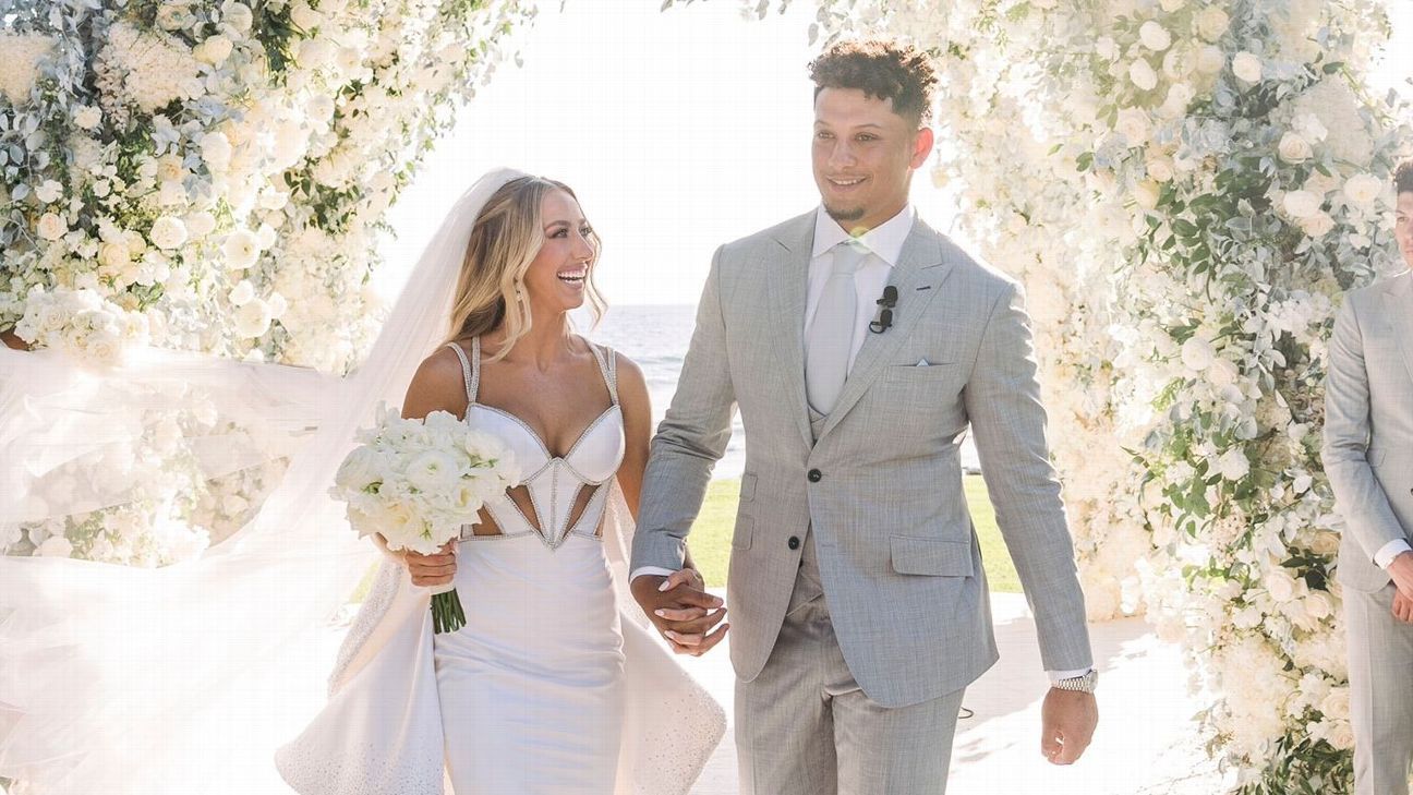 Kansas City Chiefs QB Patrick Mahomes and girlfriend Brittany Matthews tie the k..