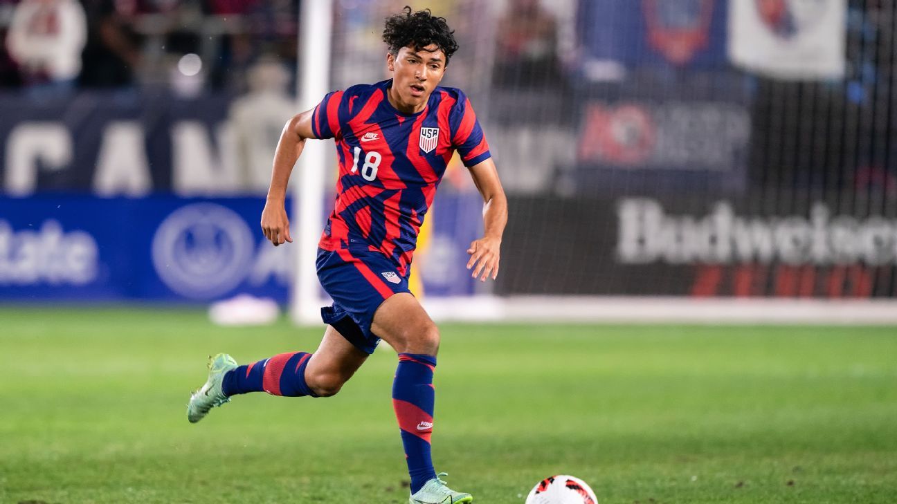Jonathan Gómez Biography: Net Worth, Age, Family, Career, Girlfriend, and Personal Life