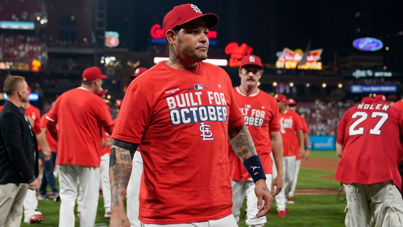 Yadier Molina arrives at Cardinals' camp