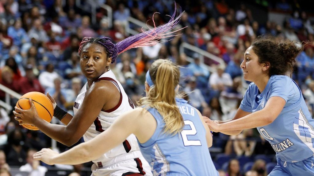 South Carolina star Aliyah Boston dominates with 28 points, 22 boards in Sweet 1..