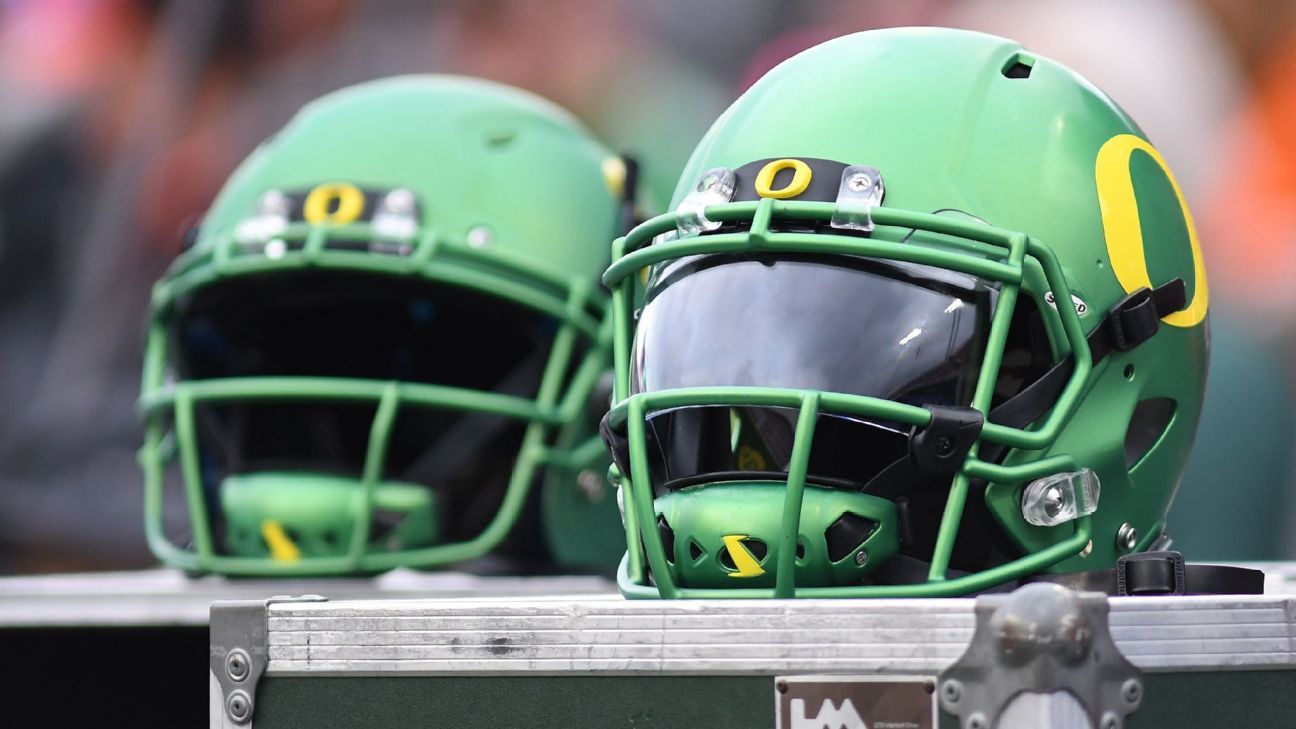 Week 8's top college football uniforms: Oregon Ducks 'Stomp Out