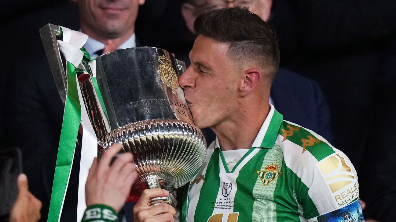 Hector Bellerin of Real Betis during the Copa del Rey match between Real  Betis and Valencia CF played at La Cartuja Stadium on April 23, 2022 in  Sevilla, Spain. (Photo by Antonio