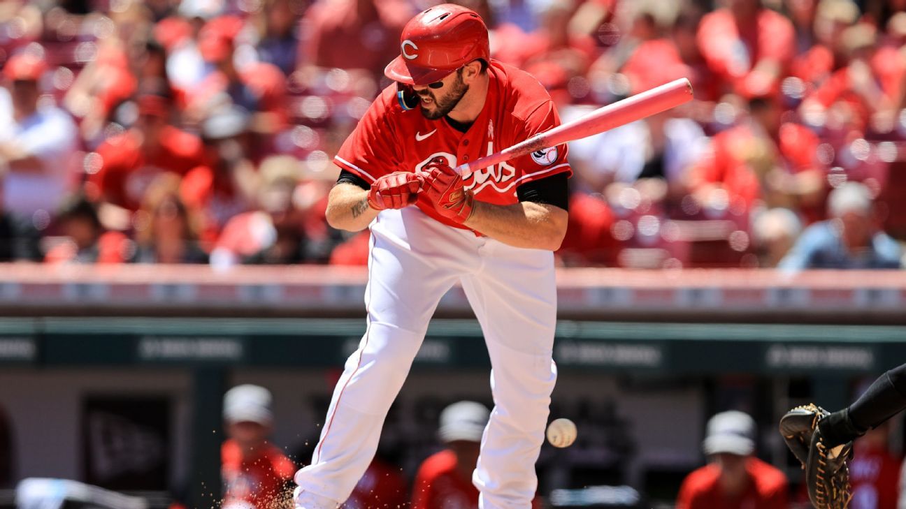 Cincinnati Reds place infielder Mike Moustakas on injured list without designation – ESPN