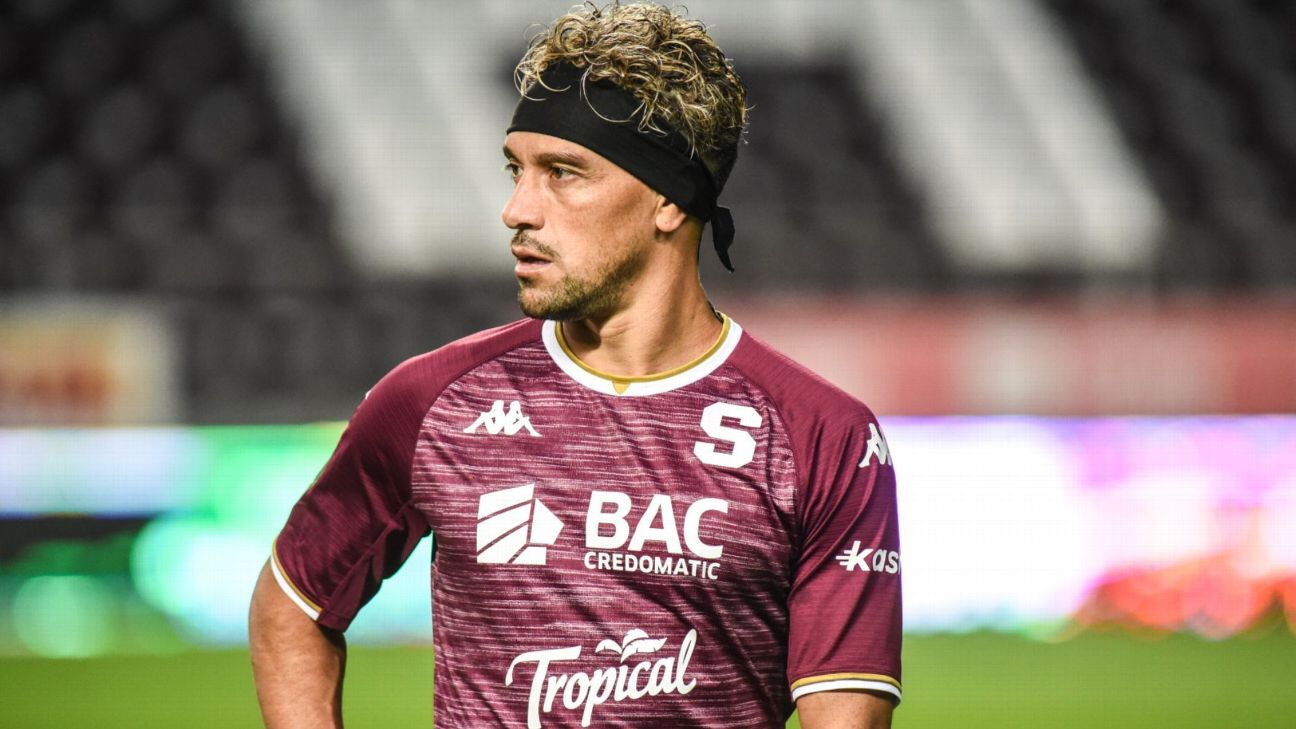 Christian Bolaños admite su deseo de tener más minutos y detalla relación  con Jeaustin Campos - ESPN