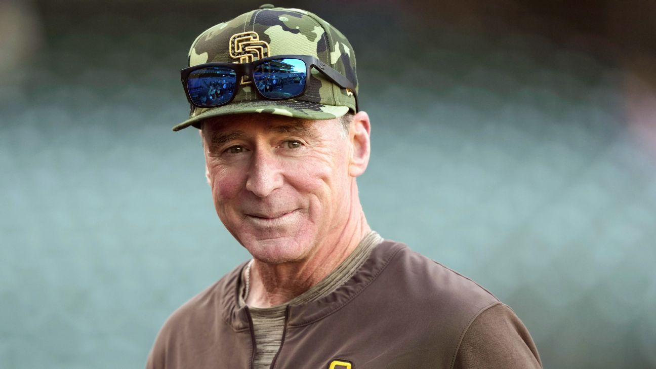 Bob Melvin appears safe with Padres as Giants seek new manager