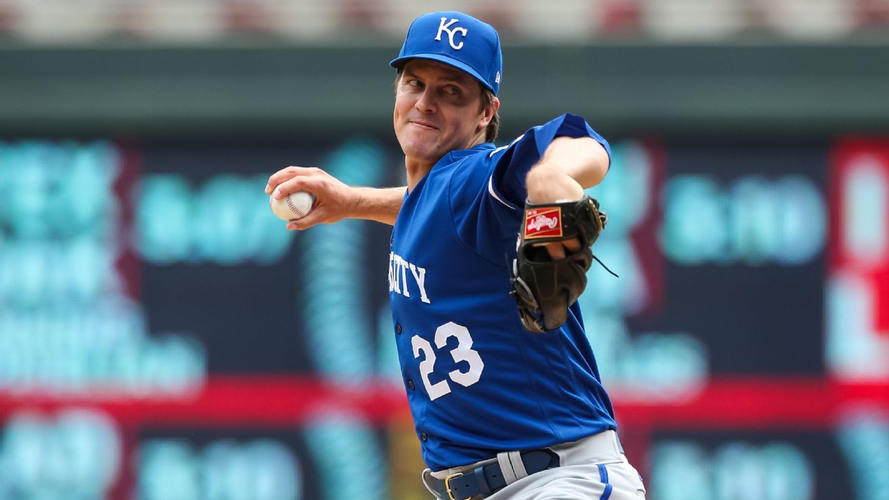 Kansas City Royals' Zack Greinke (23) pitches during the Rays 4