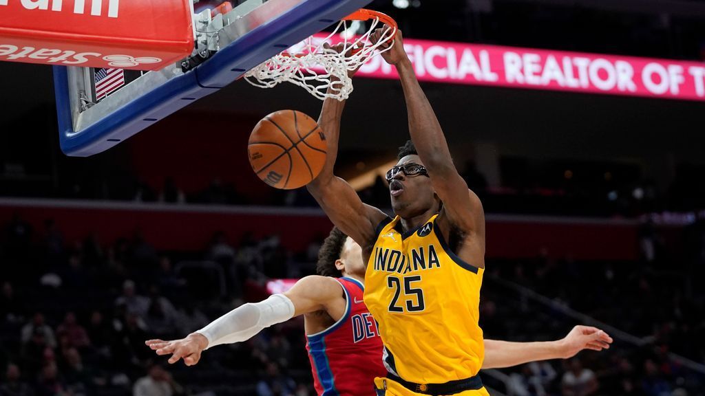 Indiana Pacers agree to 2-year, $9.6M deal with free-agent center Jalen Smith