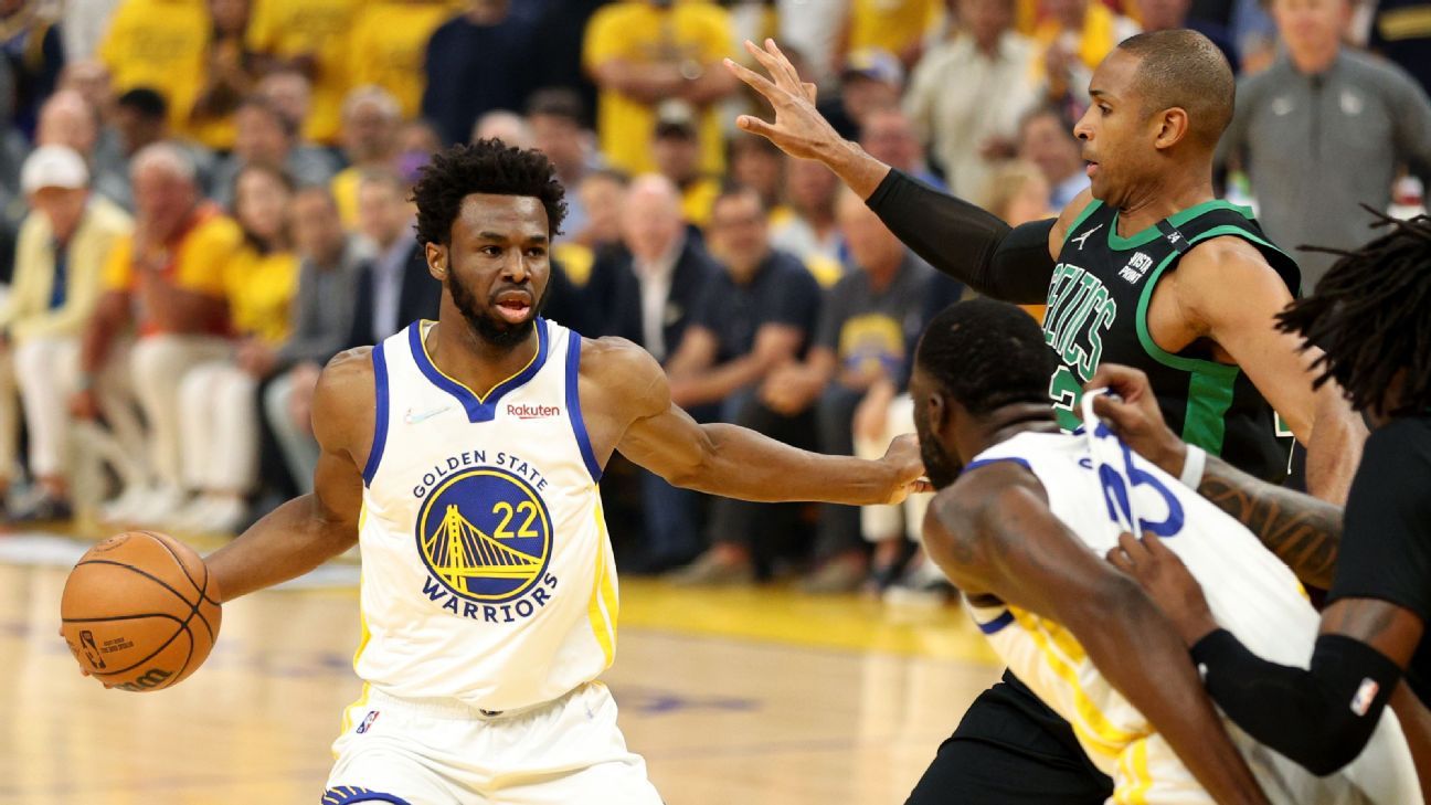 Lakers squander lead, still top Warriors in Game 1