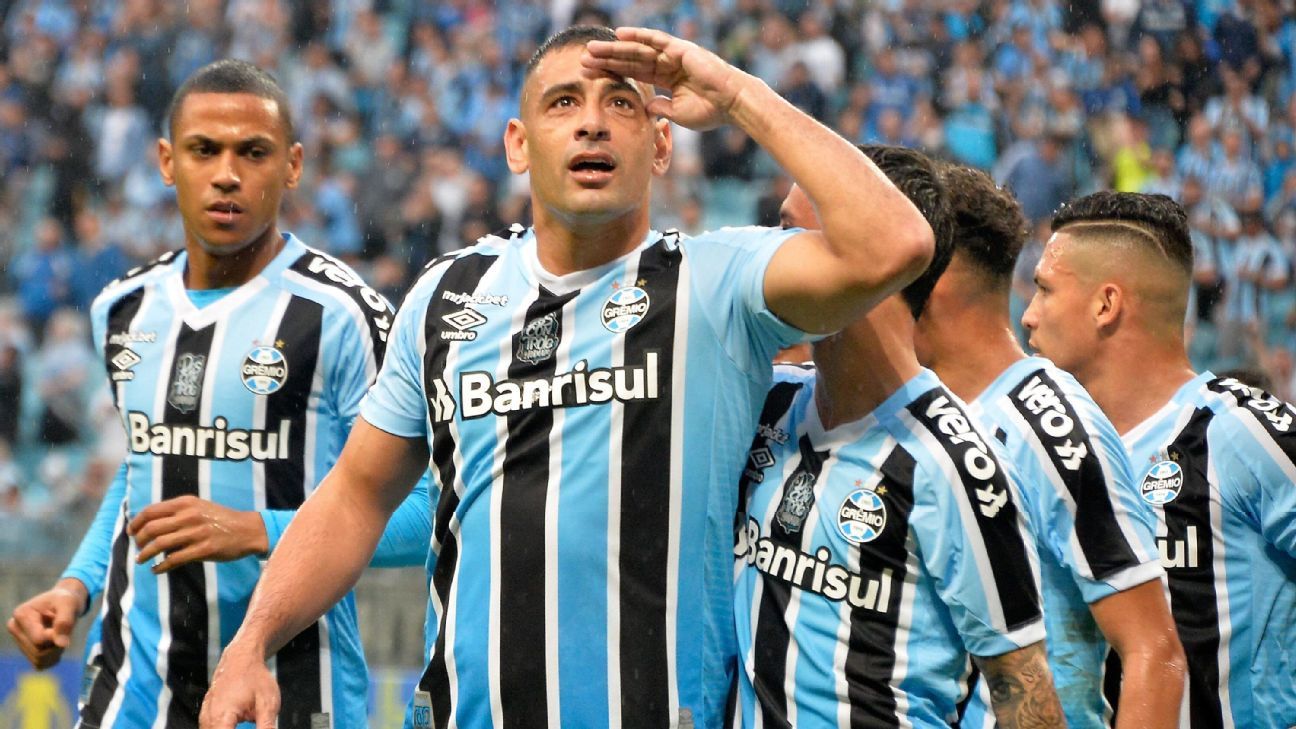 Diego Souza anota dois, Gr&Atilde;&ordf;mio atropela o Tombense ainda no primeiro tempo  e segue no G-4 da S&Atilde;&copy;rie B