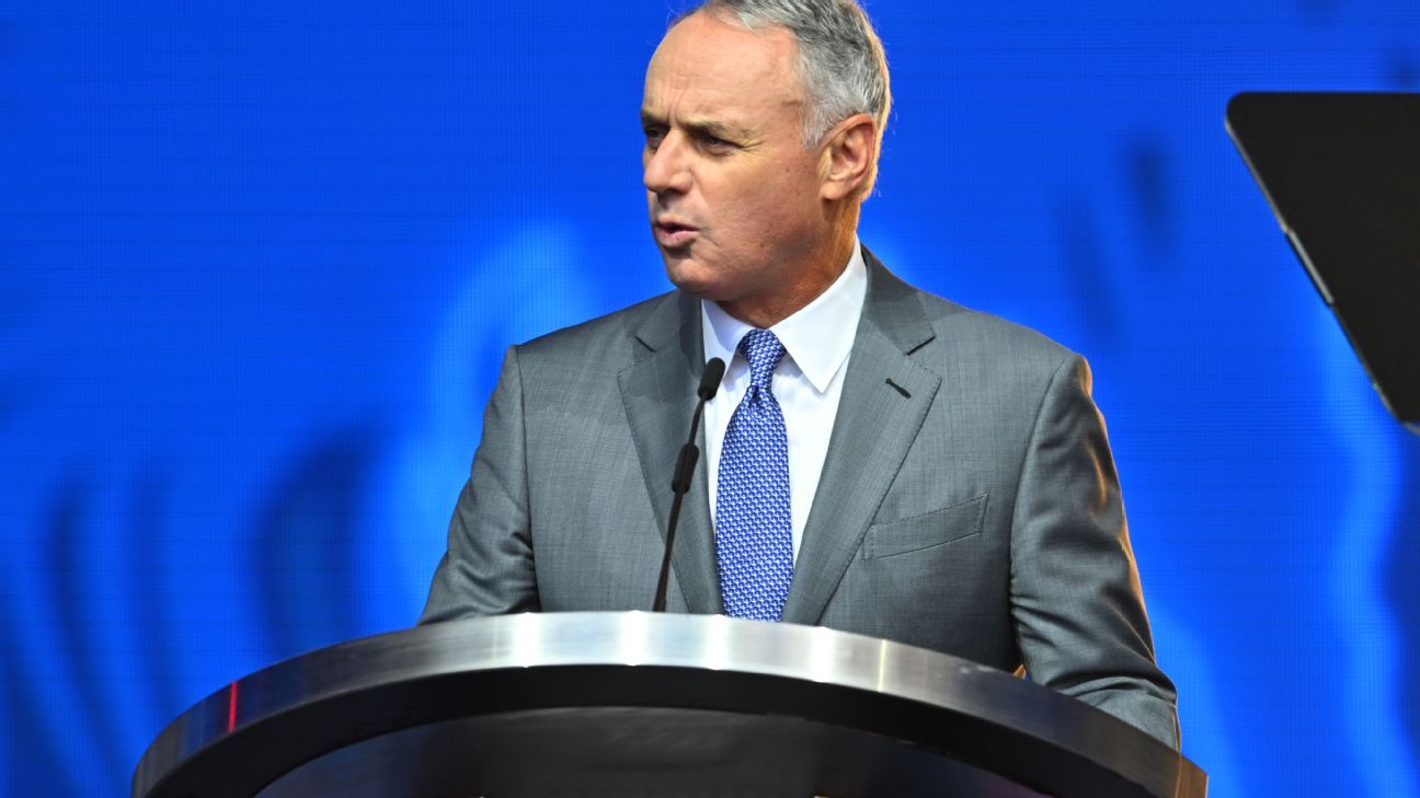 MLB commissioner Rob Manfred apologizes for referring to World