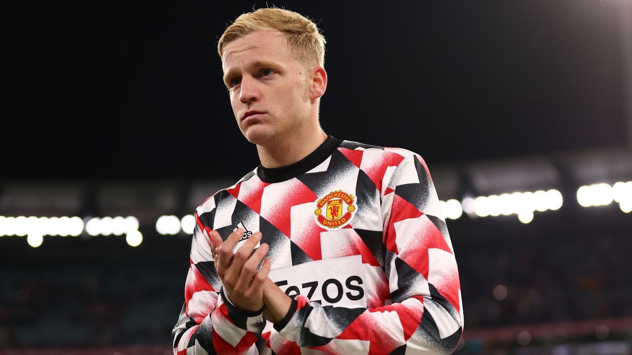 Transfer Talk: Donny van de Beek impressing for Manchester United