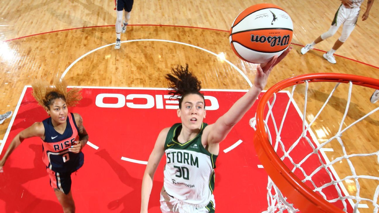 Should Breanna Stewart or A'ja Wilson be the 2022 WNBA MVP?