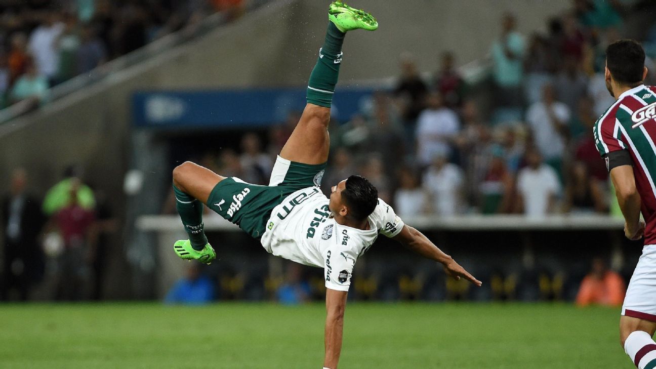 Gol de bicicleta do Rony é eleito o mais bonito do Brasileirão 22; assista