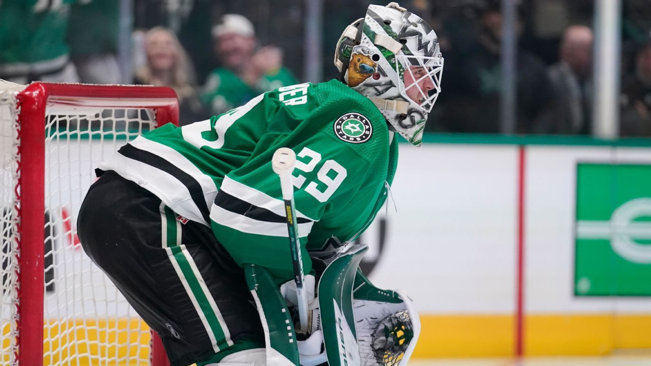 Dallas Stars goaltender Jake Oettinger wearing his new blackout