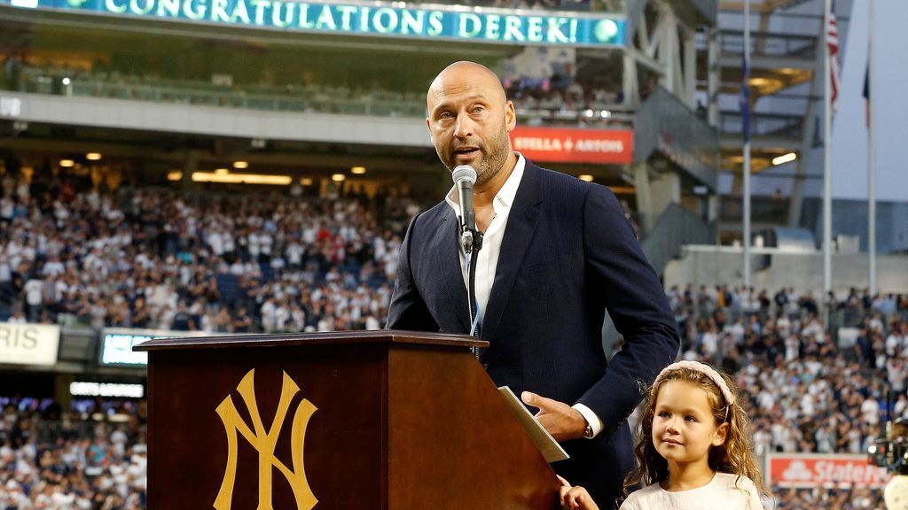 Les Yankees de New York rendent hommage à l’ex-capitaine Derek Jeter lors de son intronisation au Temple de la renommée