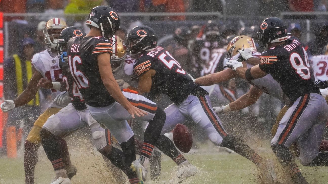 Fields throws 2 TDs, Bears top 49ers 19-10 in Eberflus debut