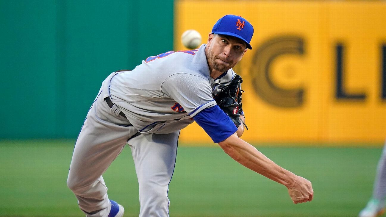 Mets' deGrom leaves early with blister on finger