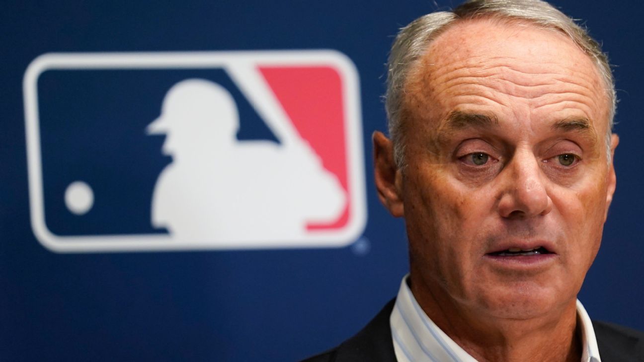 Manfred hopes owners vote on A's move in Nov.
