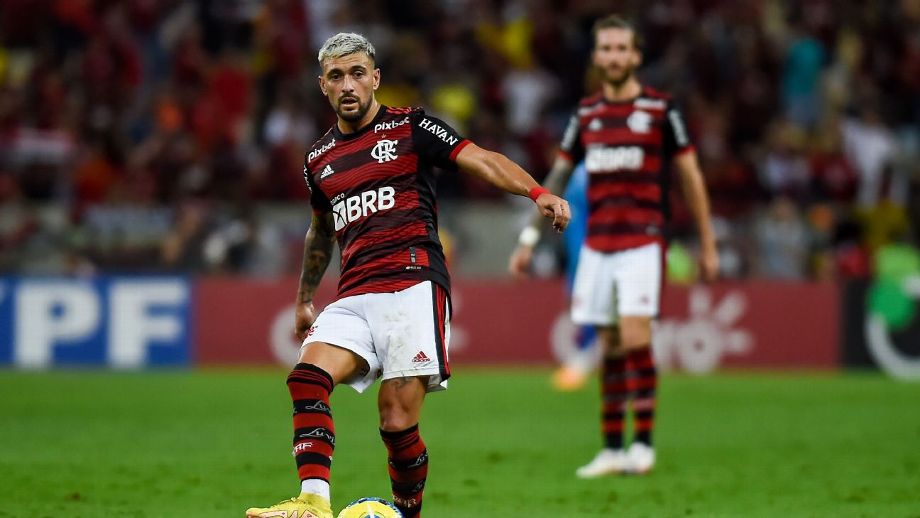Após ligar alerta no Flamengo, Arrascaeta participa só de 22 minutos em amistoso do Uruguai