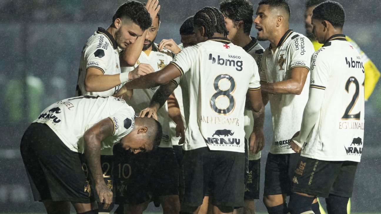 Com São Januário lotado, Vasco goleia Náutico e segue no G4 da Série B