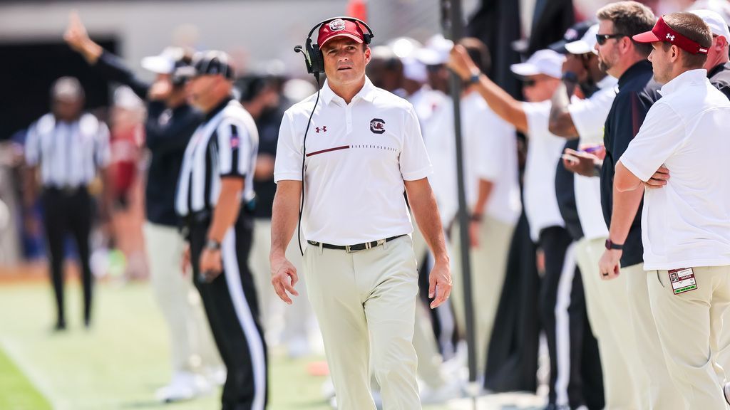 gamecock football with coach beamer