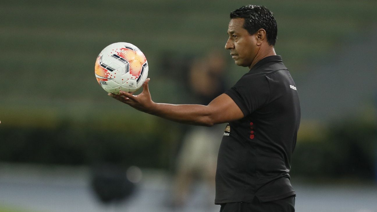 Nolberto Solano debutó con una dura derrota de 8-1 con la Sub-23 de  Pakistán - ESPN