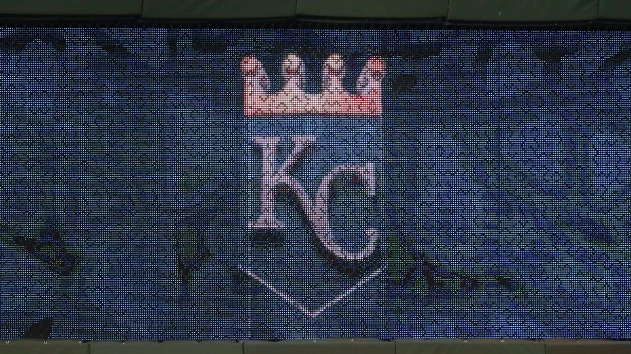 Longtime Royals catcher, manager John Wathan to retire