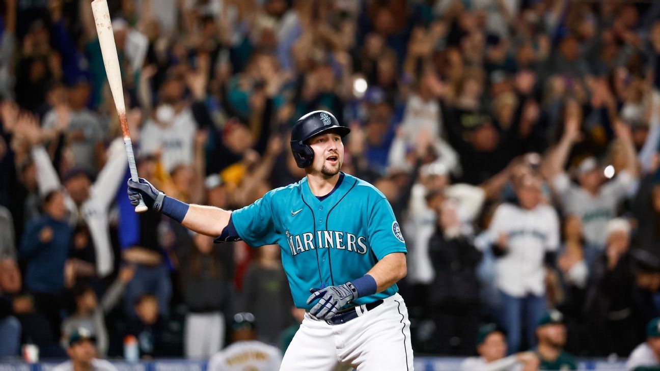 Seattle Mariners end 20-year playoff drought on Cal Raleigh's walk-off home  run - ESPN
