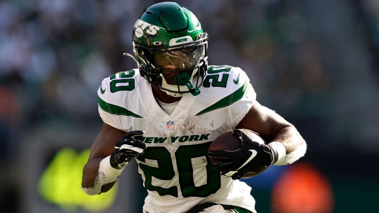 Ex-Jets running back out for season with shoulder injury 