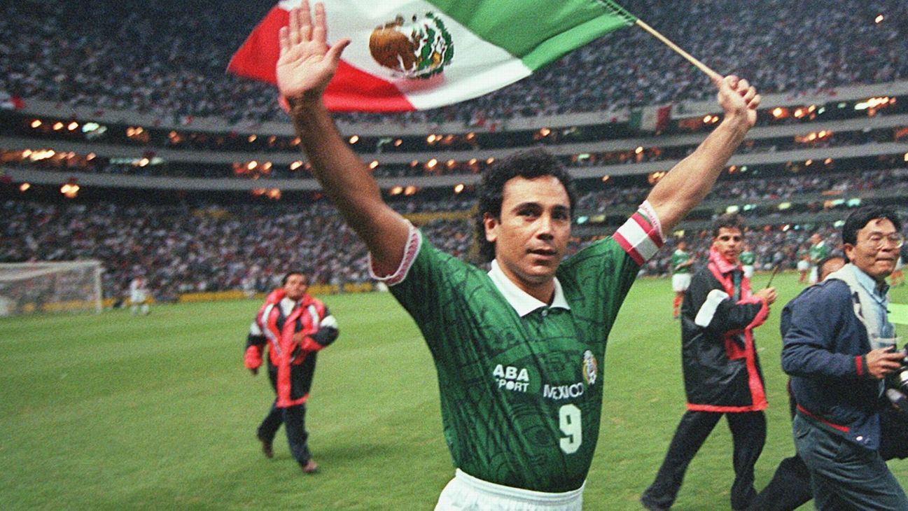 Спортсмены мексика. Уго Санчес. Санчес футболист Мексика. Уго Санчес мексиканский футболист. Хуго Санчес 2022.