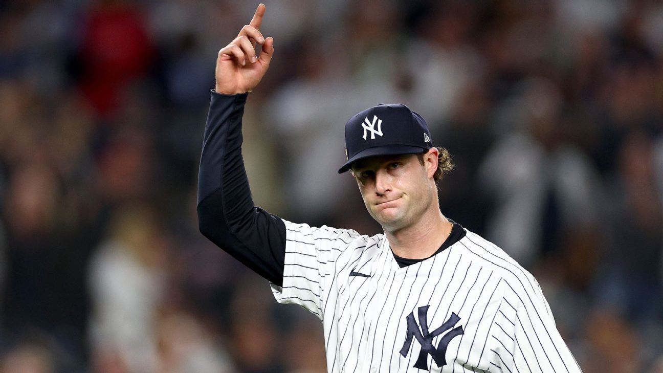 Born to be a Yankee ⚾️💙 New York Yankees pitcher Gerrit Cole grew up a  huge Yankees fan, thanks to his dad. He brought a sign to the…