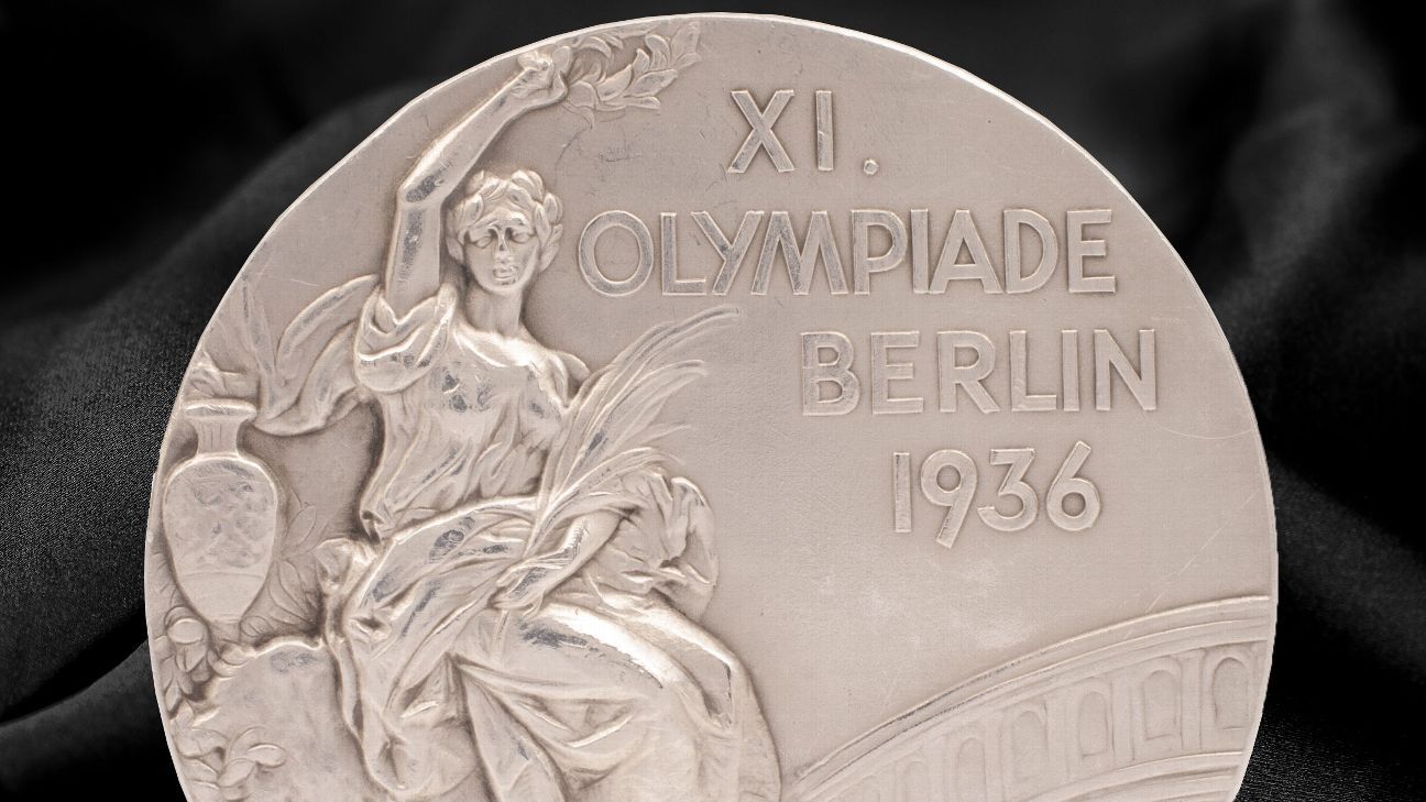 Silver medal of man who lost to Jesse Owens sells for $488K - ESPN