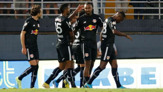 Bragantino quebra sequência ruim e vence o Athletico-PR pelo Brasileirão em jogo de seis gols