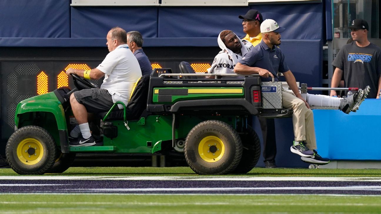 Seahawks WR DK Metcalf carted off with knee injury