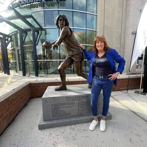 Old Dominion dévoile la statue de Nancy Lieberman, vedette du basketball féminin