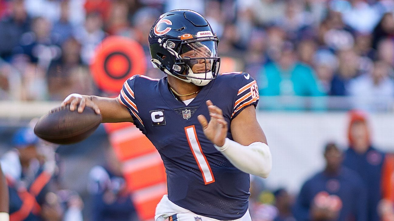 Bears QB Fields rushes for 178 yards in loss to Dolphins