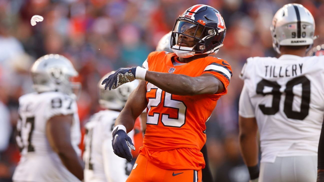 Melvin Gordon III of the Denver Broncos runs against the Indianapolis  News Photo - Getty Images