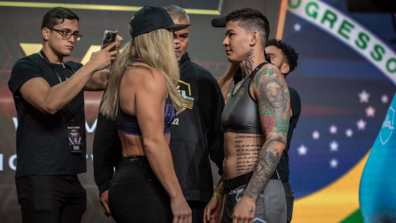 Larissa Pacheco stuns Kayla Harrison to win PFL lightweight title - ESPN