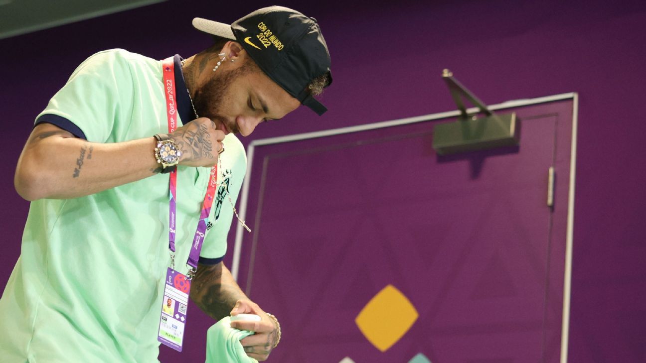 Nur die Ohrringe von Neymar glänzen